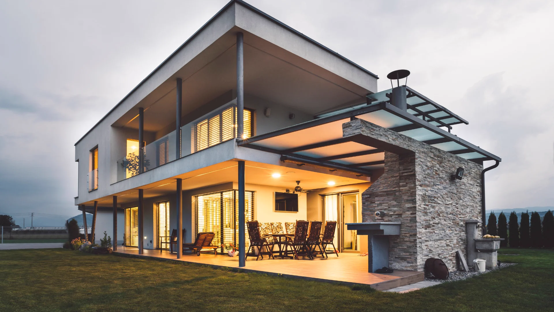 Highend-Villenanwesen mit Lift, Heimkino, Spa und Weinkeller
